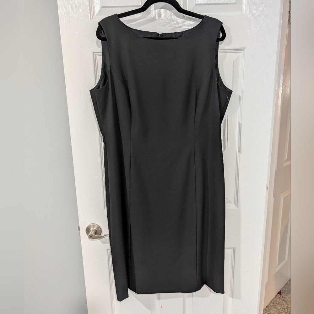 NWT Tahari Arthur S. Levine Classics Black Sleeveless Sheath Dress in Size 16